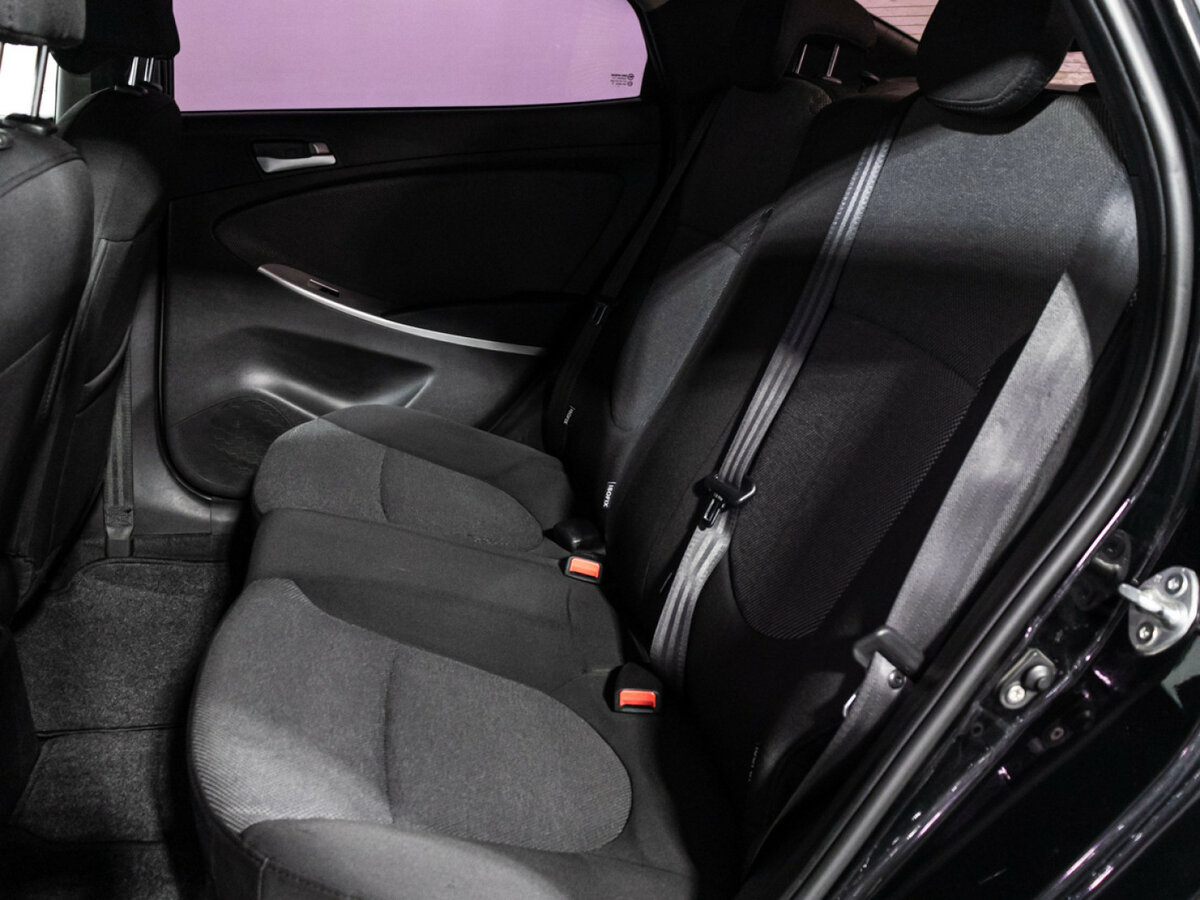 Hyundai Solaris с пробегом — 2011 год. Фото: #9