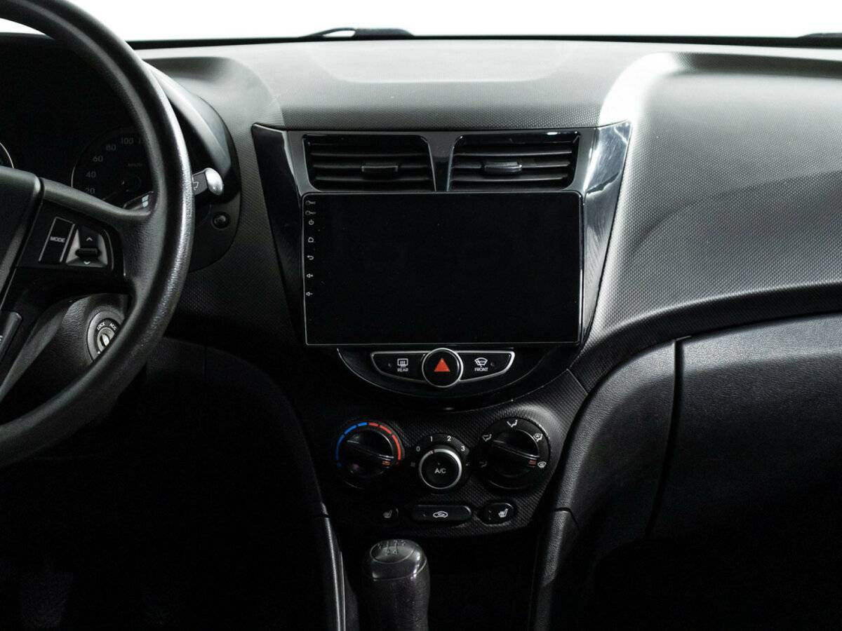 Hyundai Solaris с пробегом — 2011 год. Фото: #13