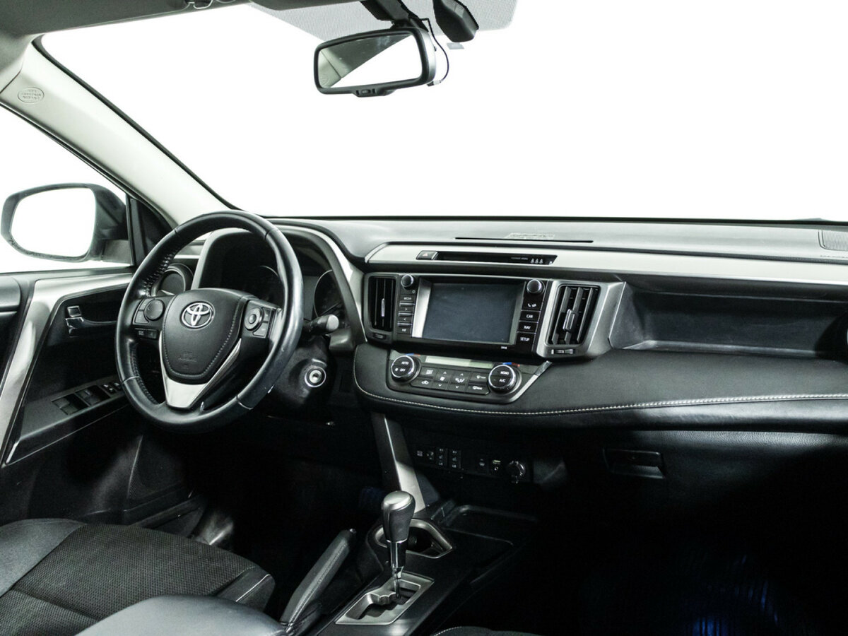 Toyota RAV4 с пробегом — 2017 год. Фото: #8