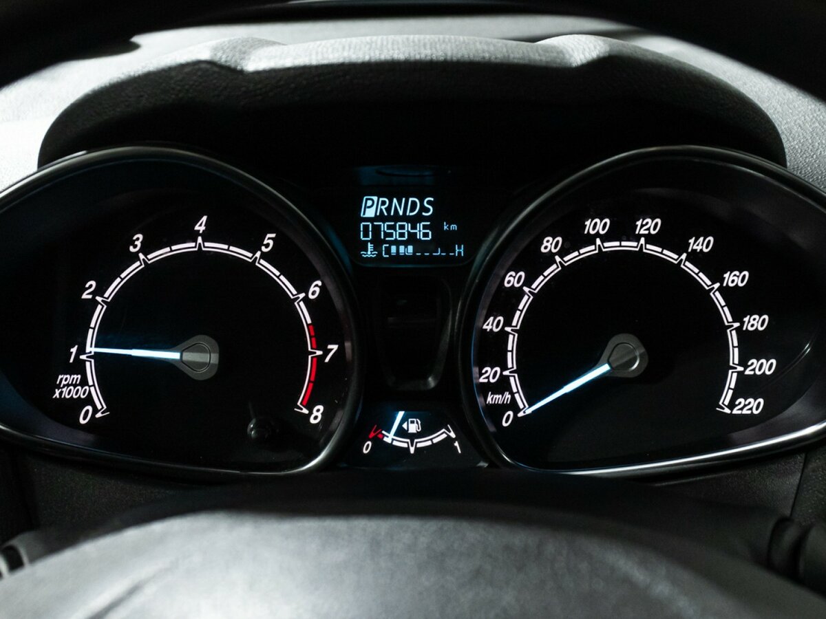 Ford Fiesta с пробегом — 2016 год. Фото: #11