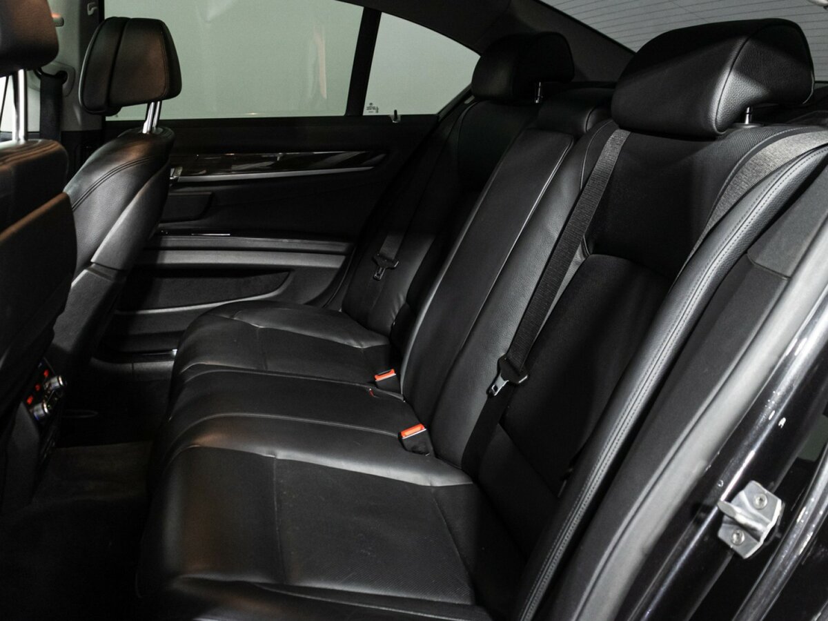 BMW 7 серии с пробегом — 2013 год. Фото: #9