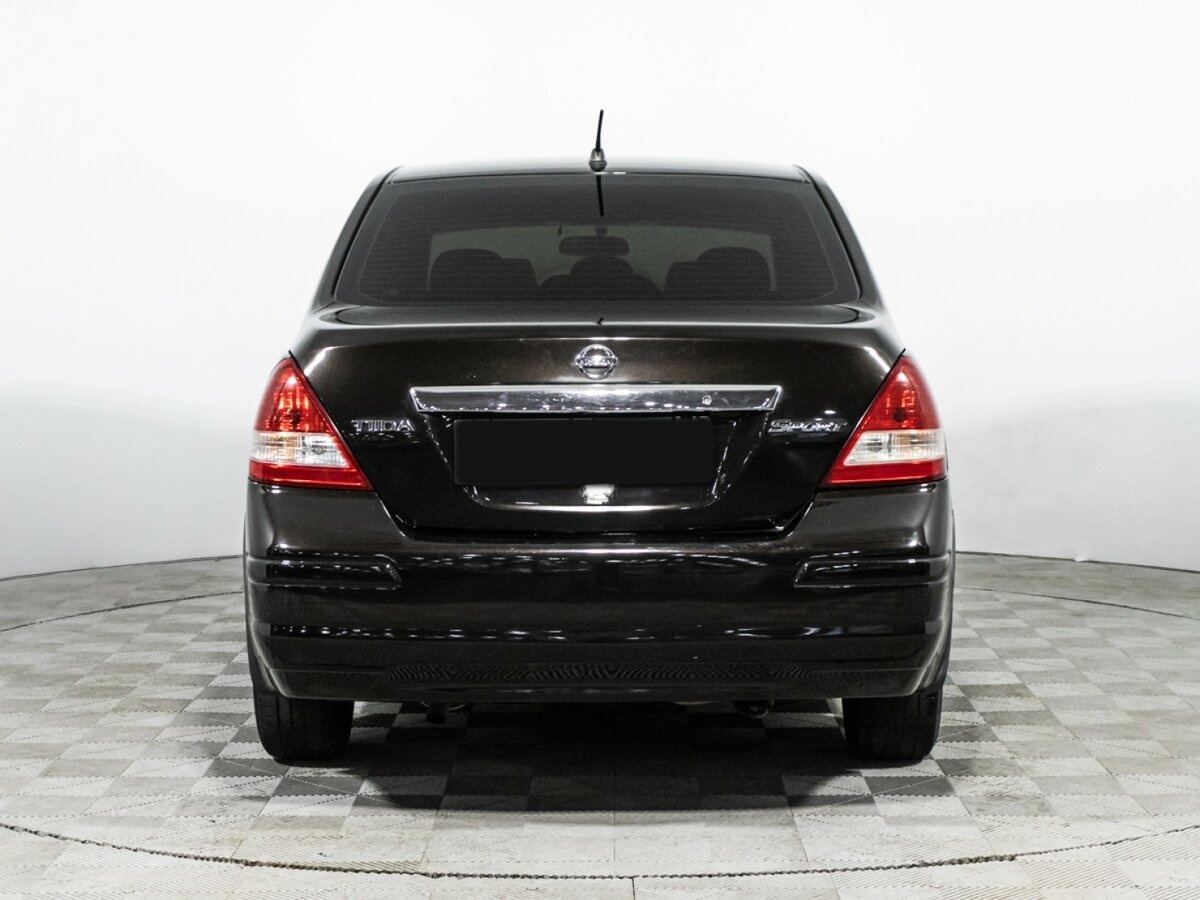 Nissan Tiida с пробегом — 2010 год. Фото: #5