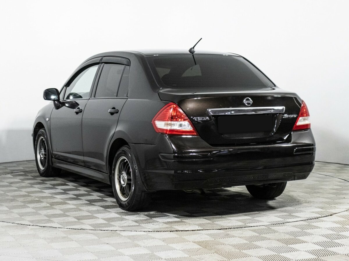 Nissan Tiida с пробегом — 2010 год. Фото: #6