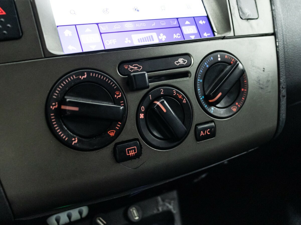 Nissan Tiida с пробегом — 2010 год. Фото: #16