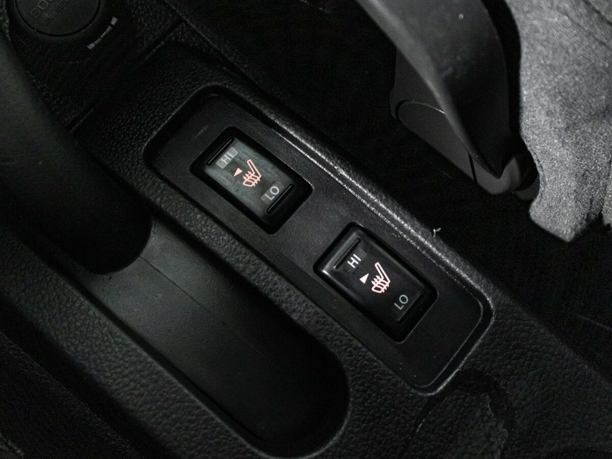 Nissan Tiida с пробегом — 2010 год. Фото: #17