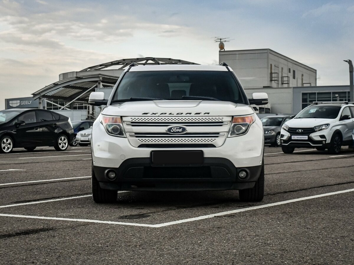 Ford Explorer с пробегом — 2012 год. Фото: #1
