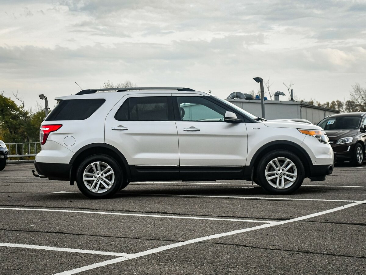 Ford Explorer с пробегом — 2012 год. Фото: #3