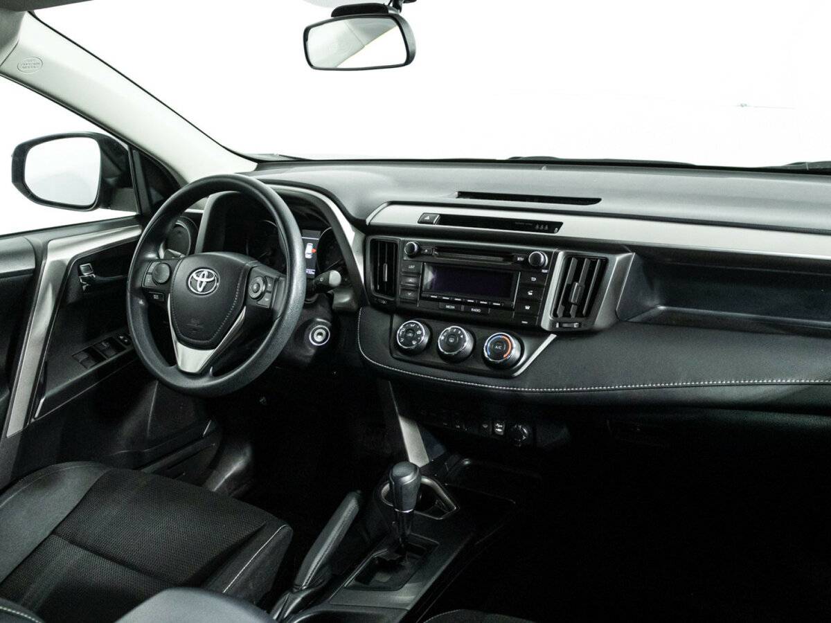 Toyota RAV4 с пробегом — 2017 год. Фото: #8