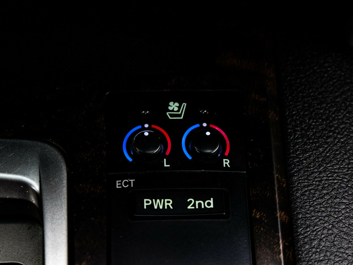 Toyota Land Cruiser с пробегом — 2012 год. Фото: #11