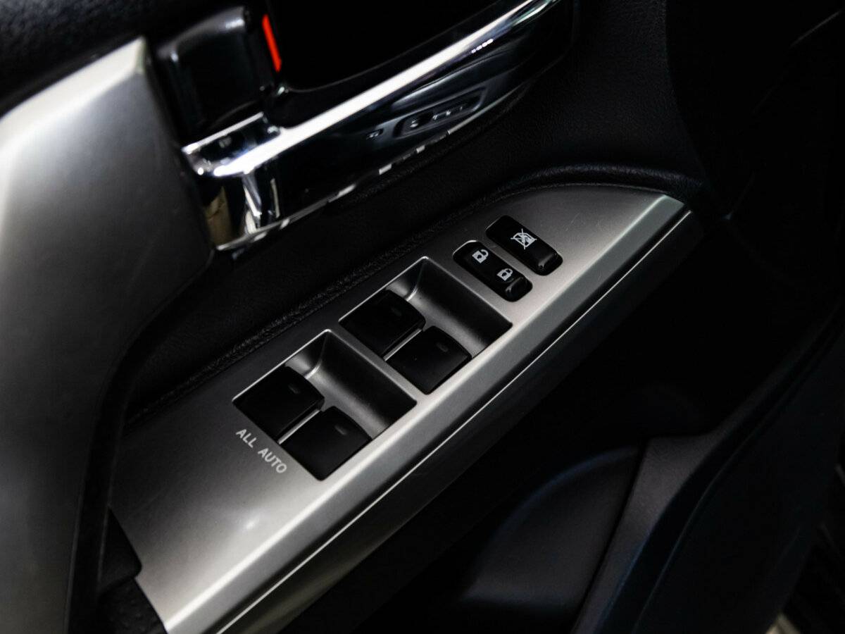 Toyota Land Cruiser с пробегом — 2012 год. Фото: #14