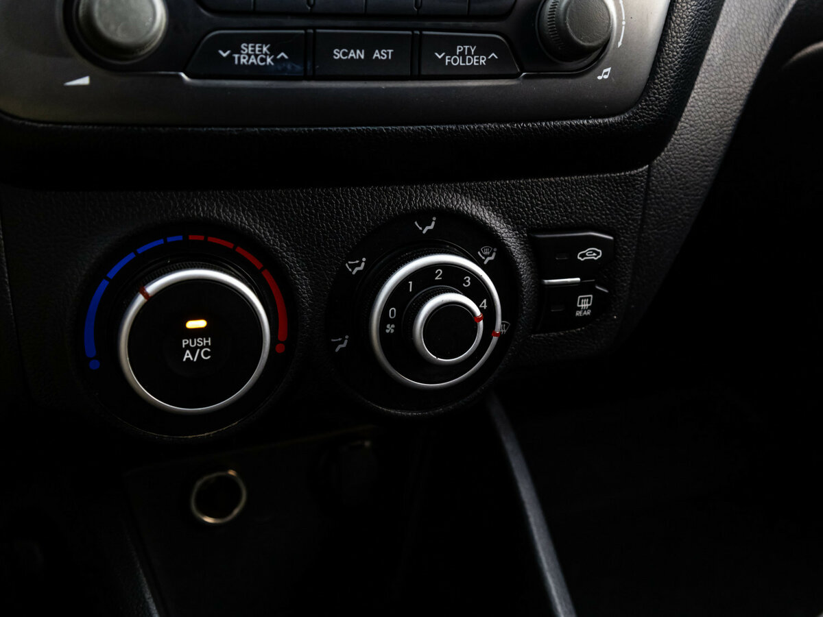 Kia Rio с пробегом — 2011 год. Фото: #10