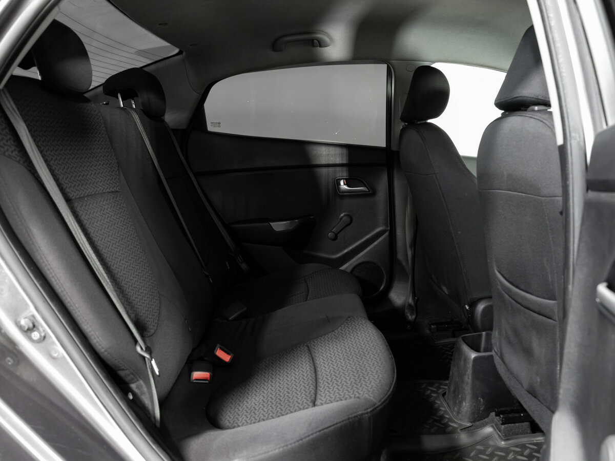 Kia Rio с пробегом — 2011 год. Фото: #11