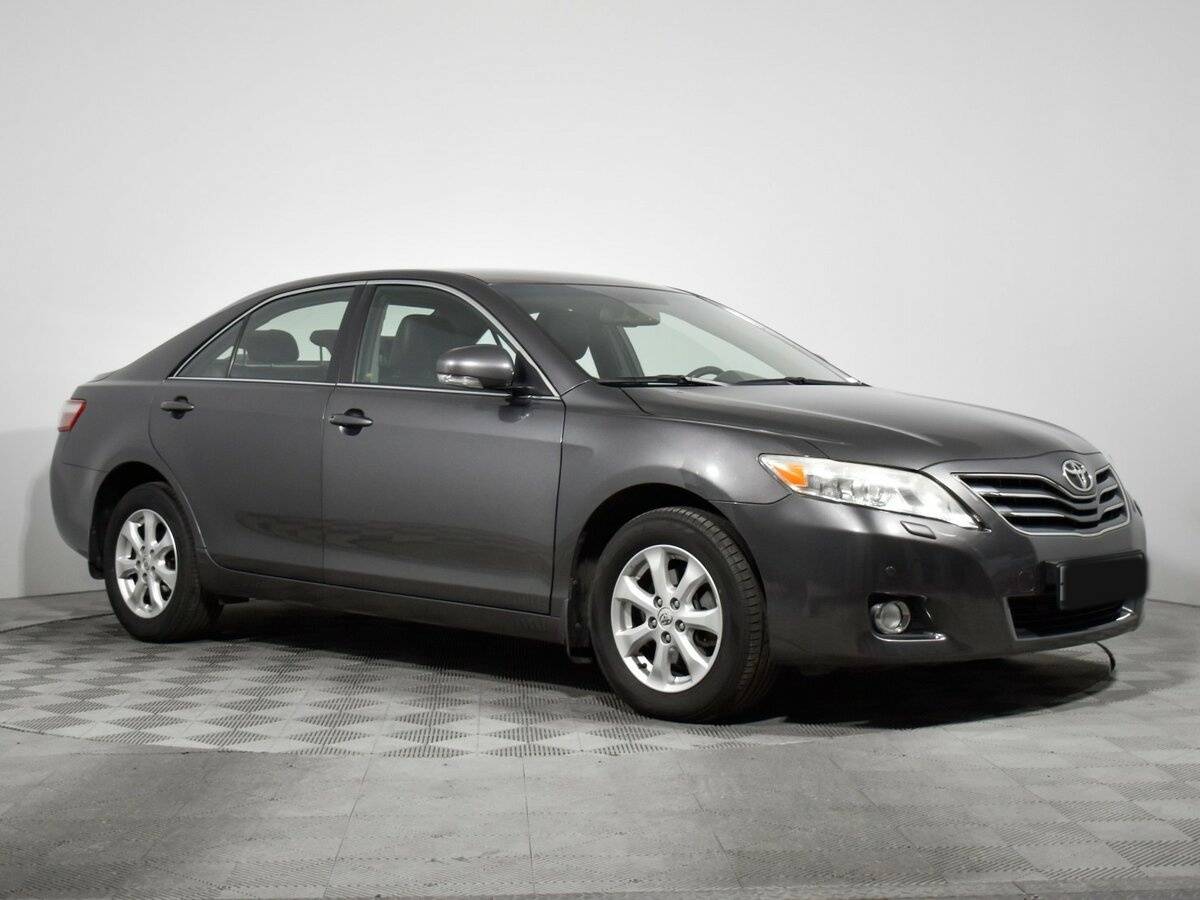 Toyota Camry с пробегом — 2010 год. Фото: #2