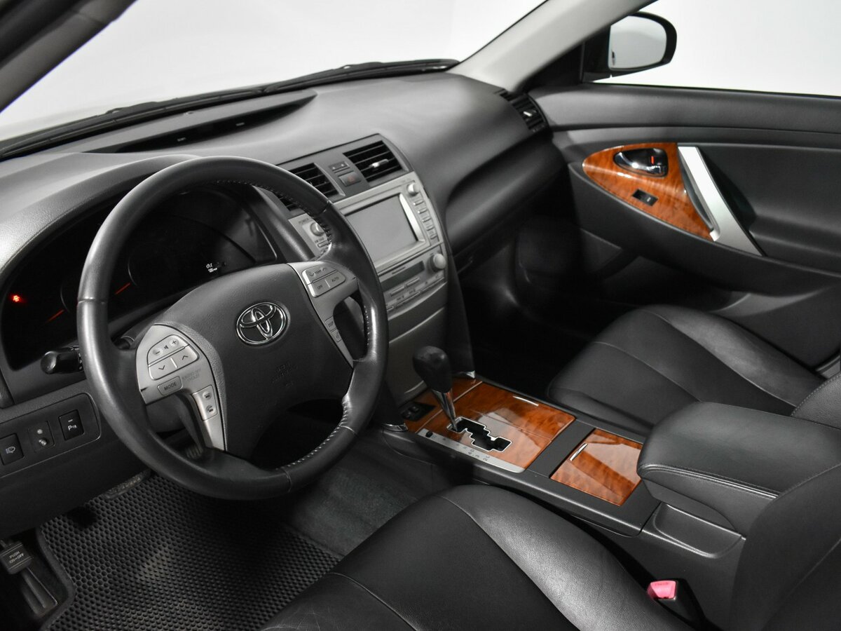 Toyota Camry с пробегом — 2010 год. Фото: #8