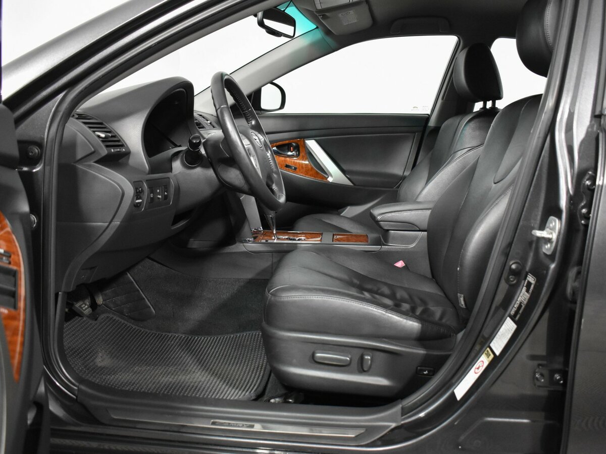 Toyota Camry с пробегом — 2010 год. Фото: #10