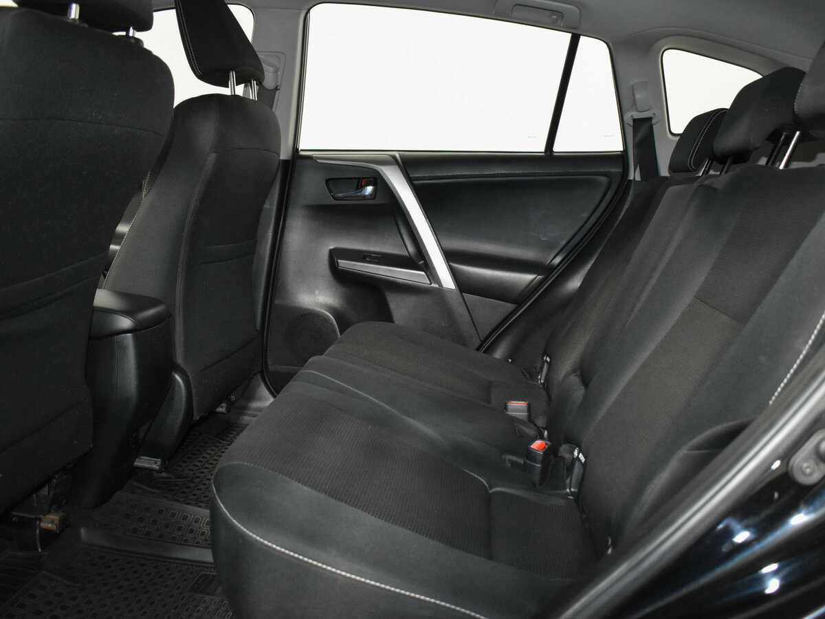 Toyota RAV4 с пробегом — 2018 год. Фото: #10