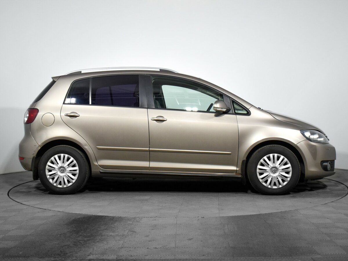 Volkswagen Golf Plus с пробегом — 2012 год. Фото: #3