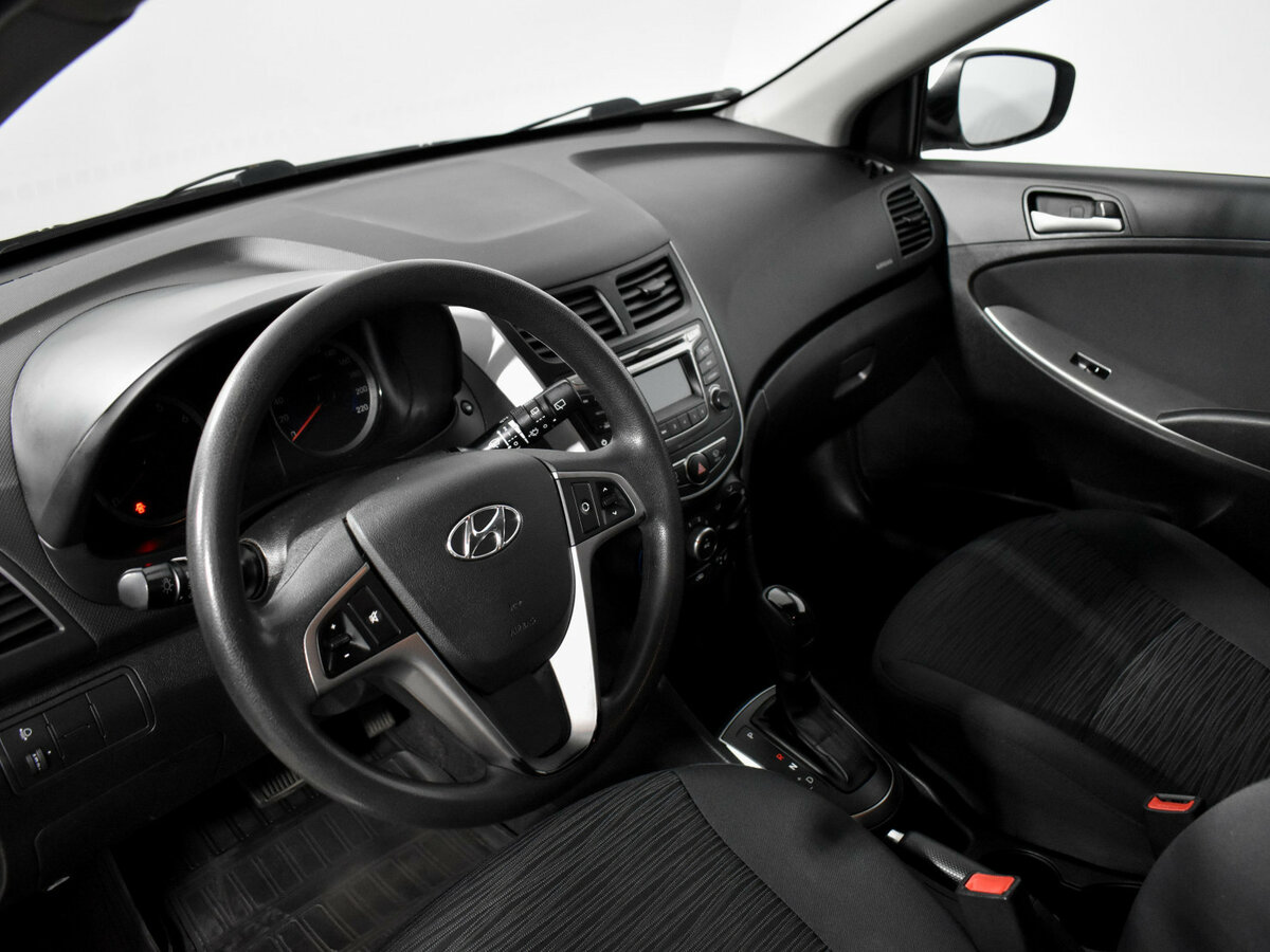 Hyundai Solaris с пробегом — 2015 год. Фото: #8