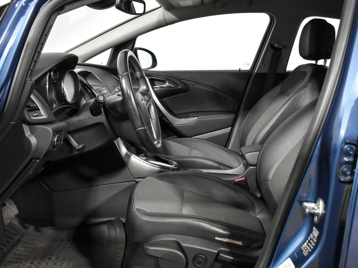 Opel Astra с пробегом — 2013 год. Фото: #7