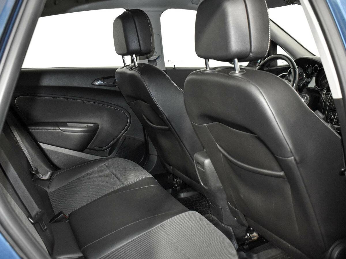 Opel Astra с пробегом — 2013 год. Фото: #10