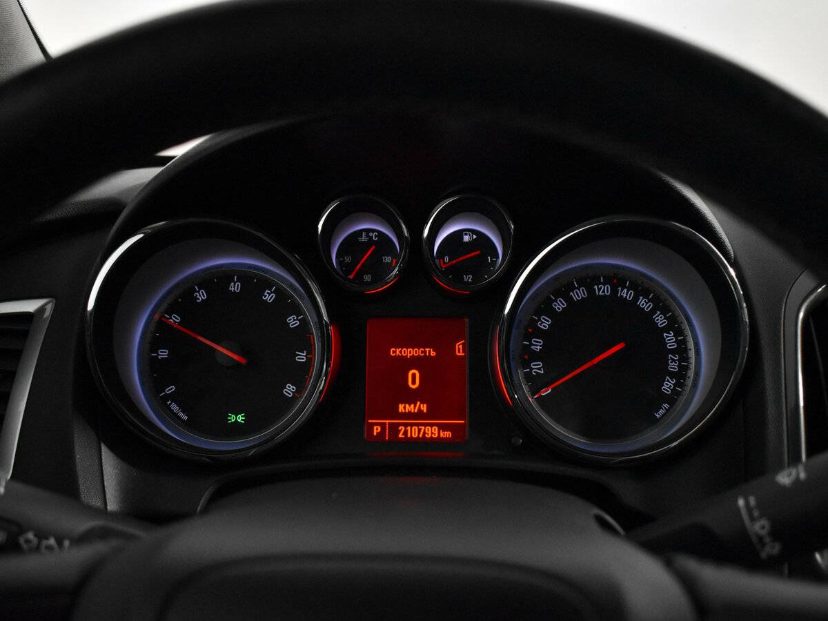 Opel Astra с пробегом — 2013 год. Фото: #15