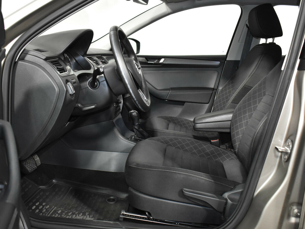 Skoda Rapid с пробегом — 2019 год. Фото: #10