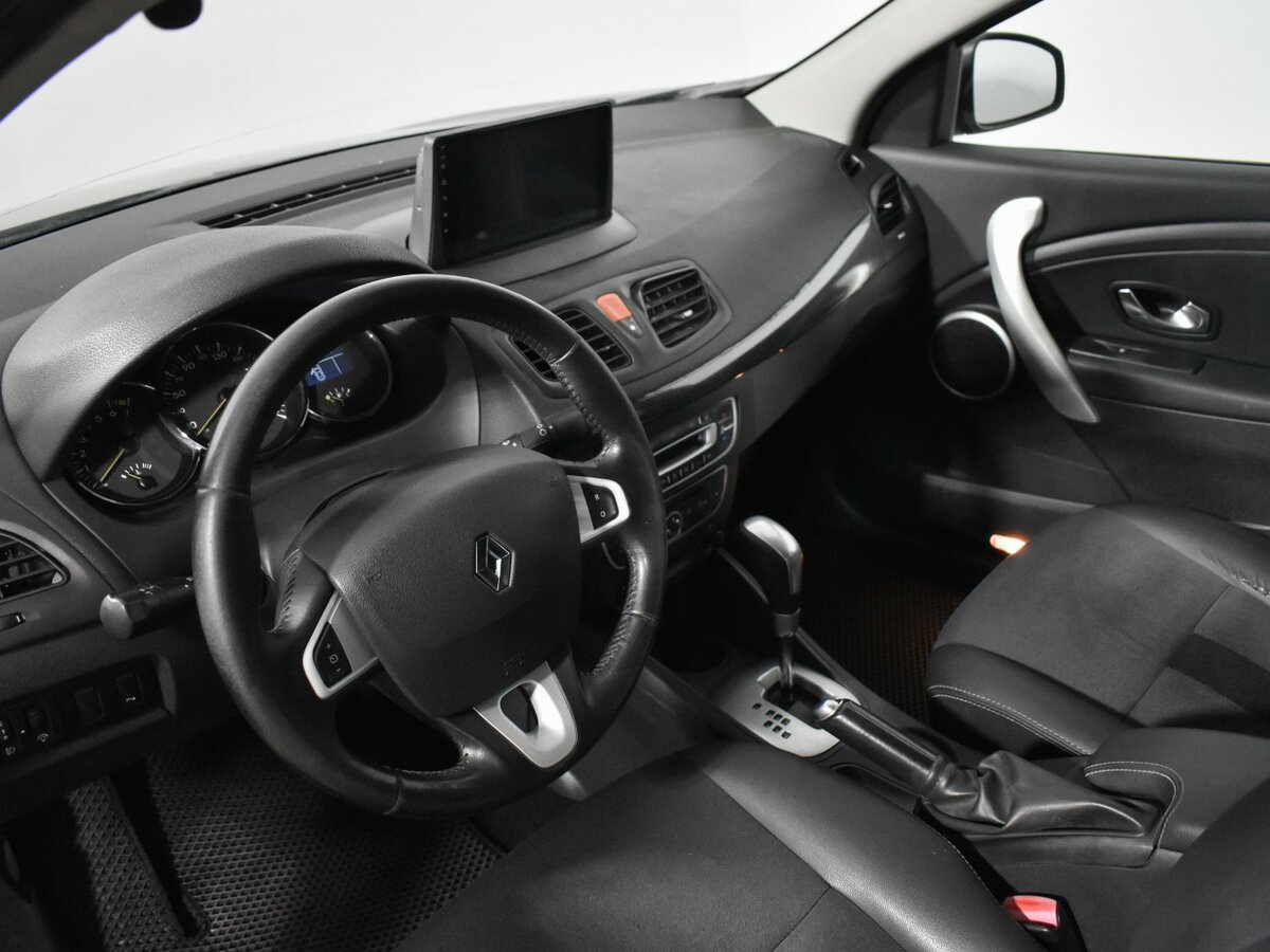 Renault Fluence с пробегом — 2011 год. Фото: #6