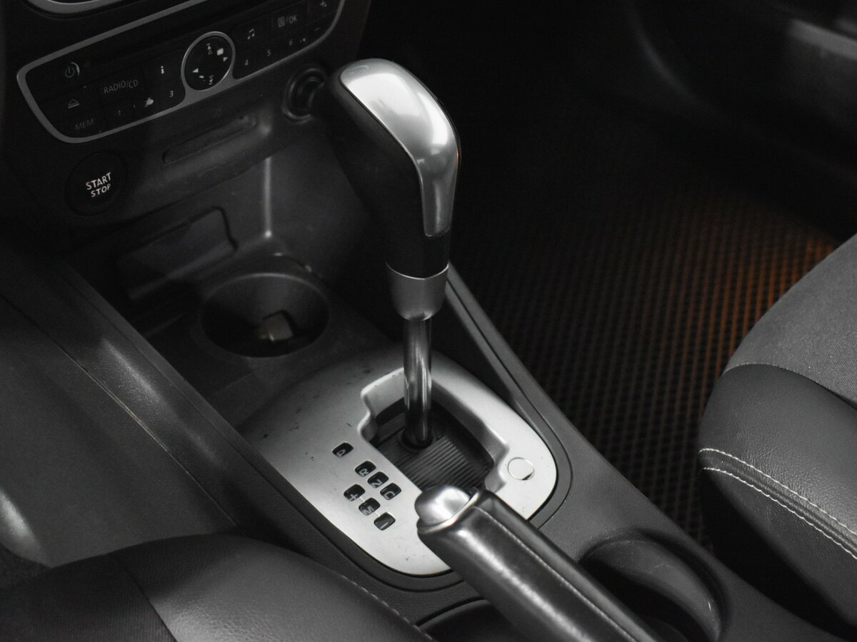 Renault Fluence с пробегом — 2011 год. Фото: #7