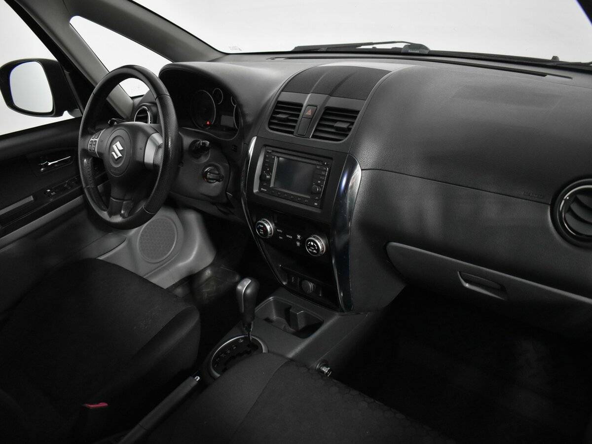 Suzuki SX4 с пробегом — 2011 год. Фото: #11