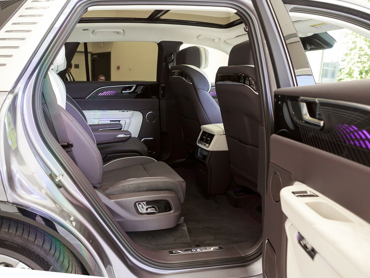 Hongqi E-HS9 с пробегом — 2022 год. Фото: #22