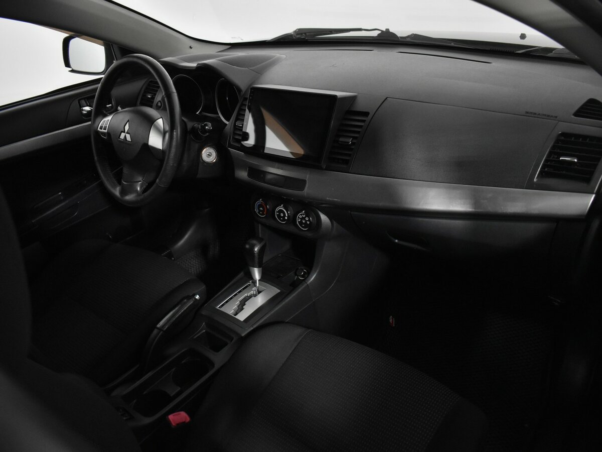 Mitsubishi Lancer с пробегом — 2011 год. Фото: #9