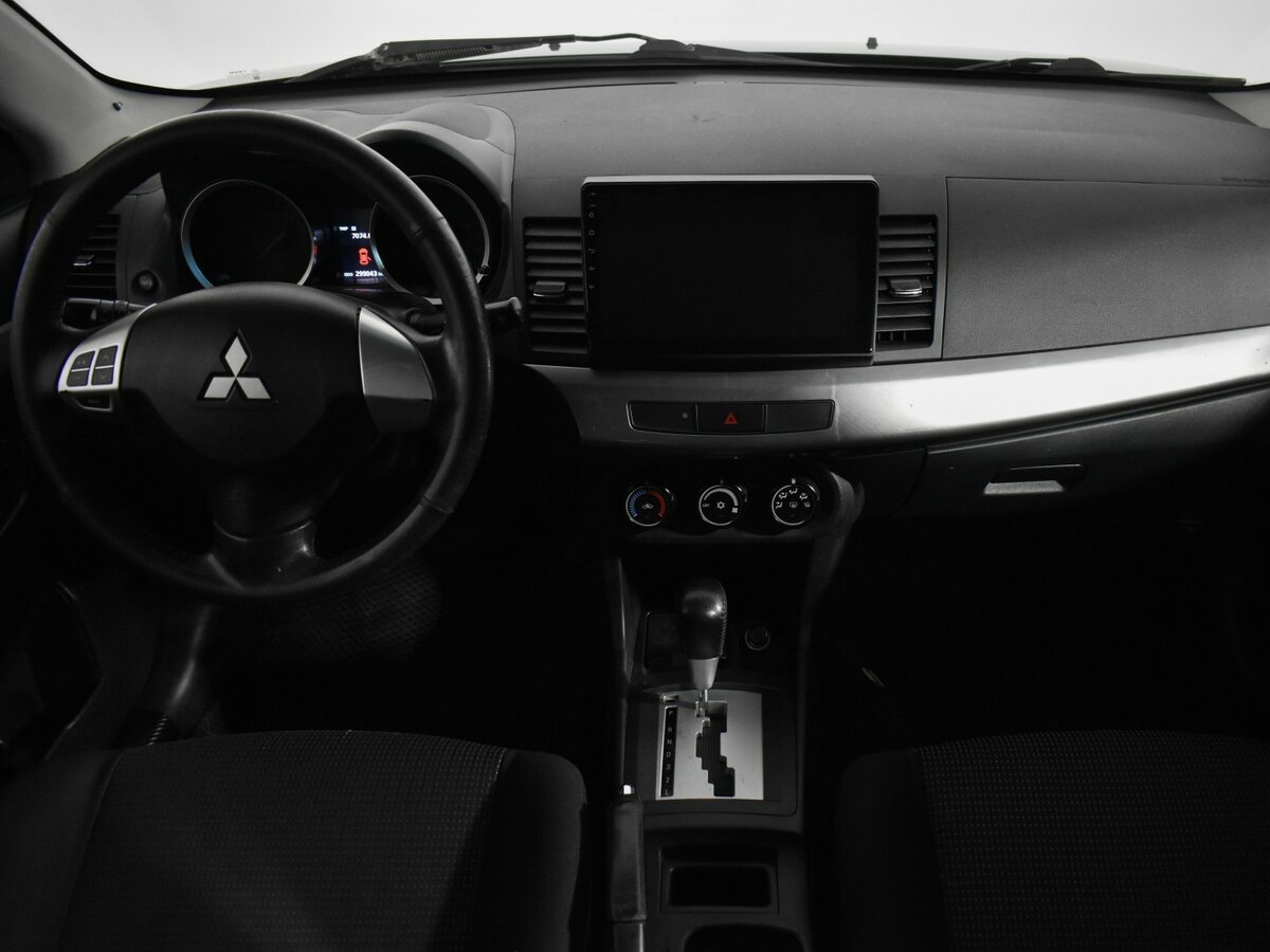 Mitsubishi Lancer с пробегом — 2011 год. Фото: #10