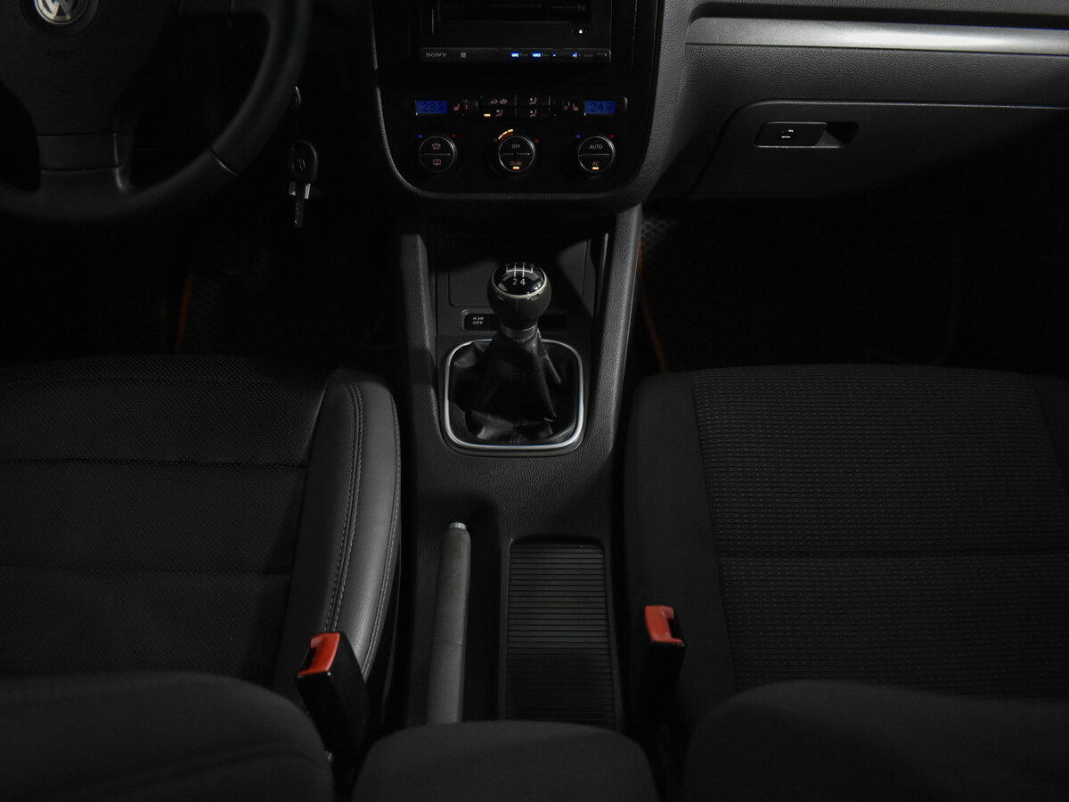 Volkswagen Jetta с пробегом — 2008 год. Фото: #15