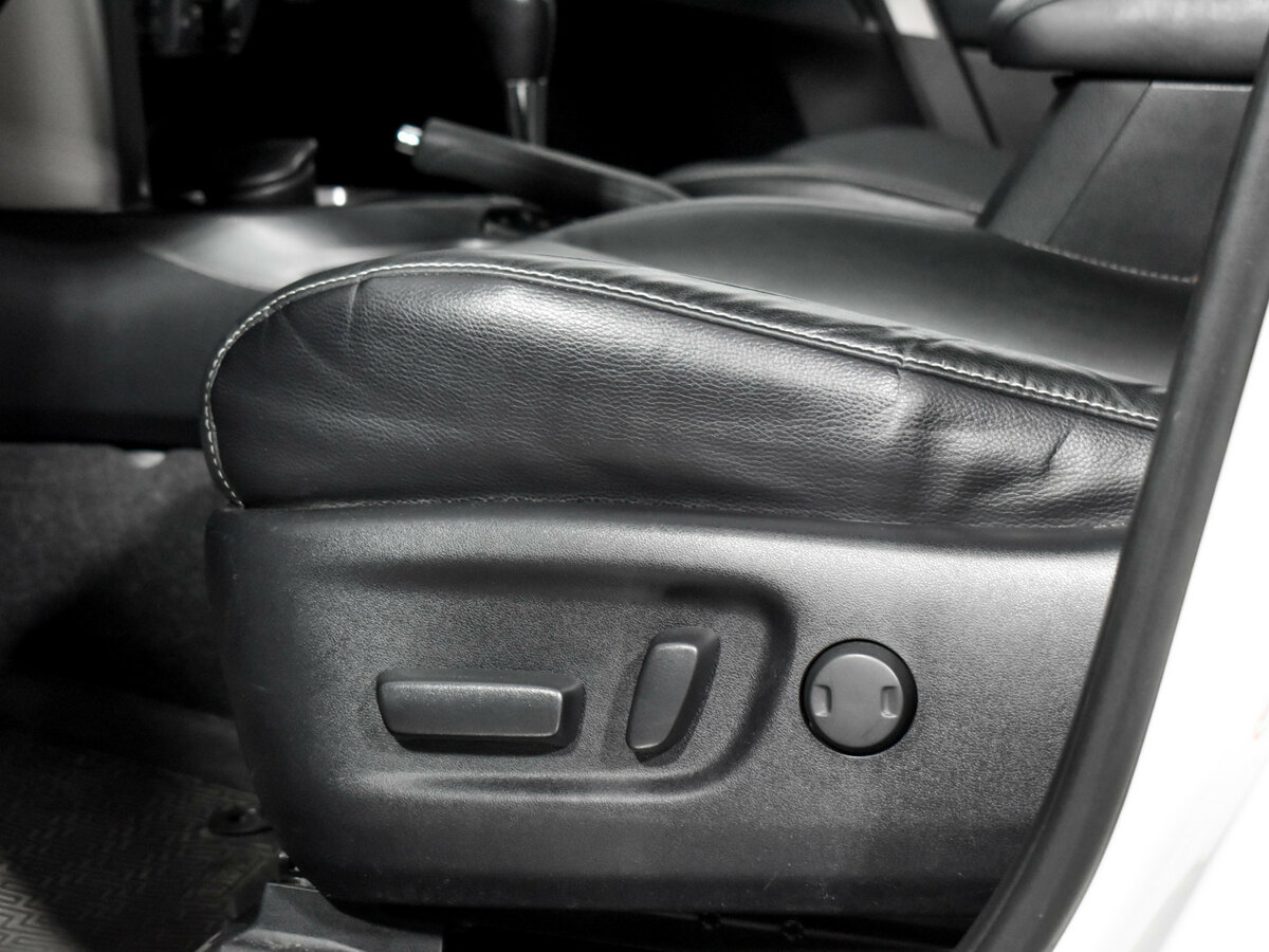 Toyota RAV4 с пробегом — 2017 год. Фото: #7