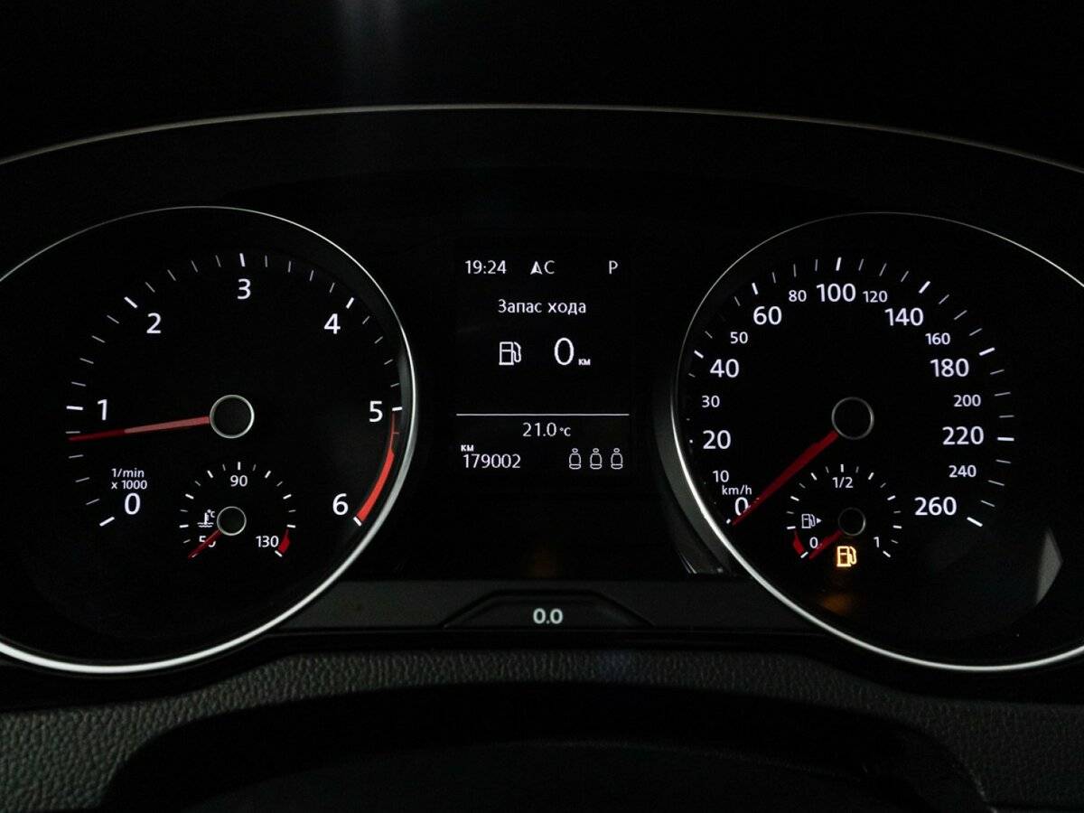 Volkswagen Passat с пробегом — 2019 год. Фото: #11