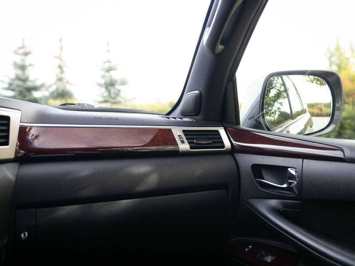 Lexus LX с пробегом — 2014 год. Фото: #13