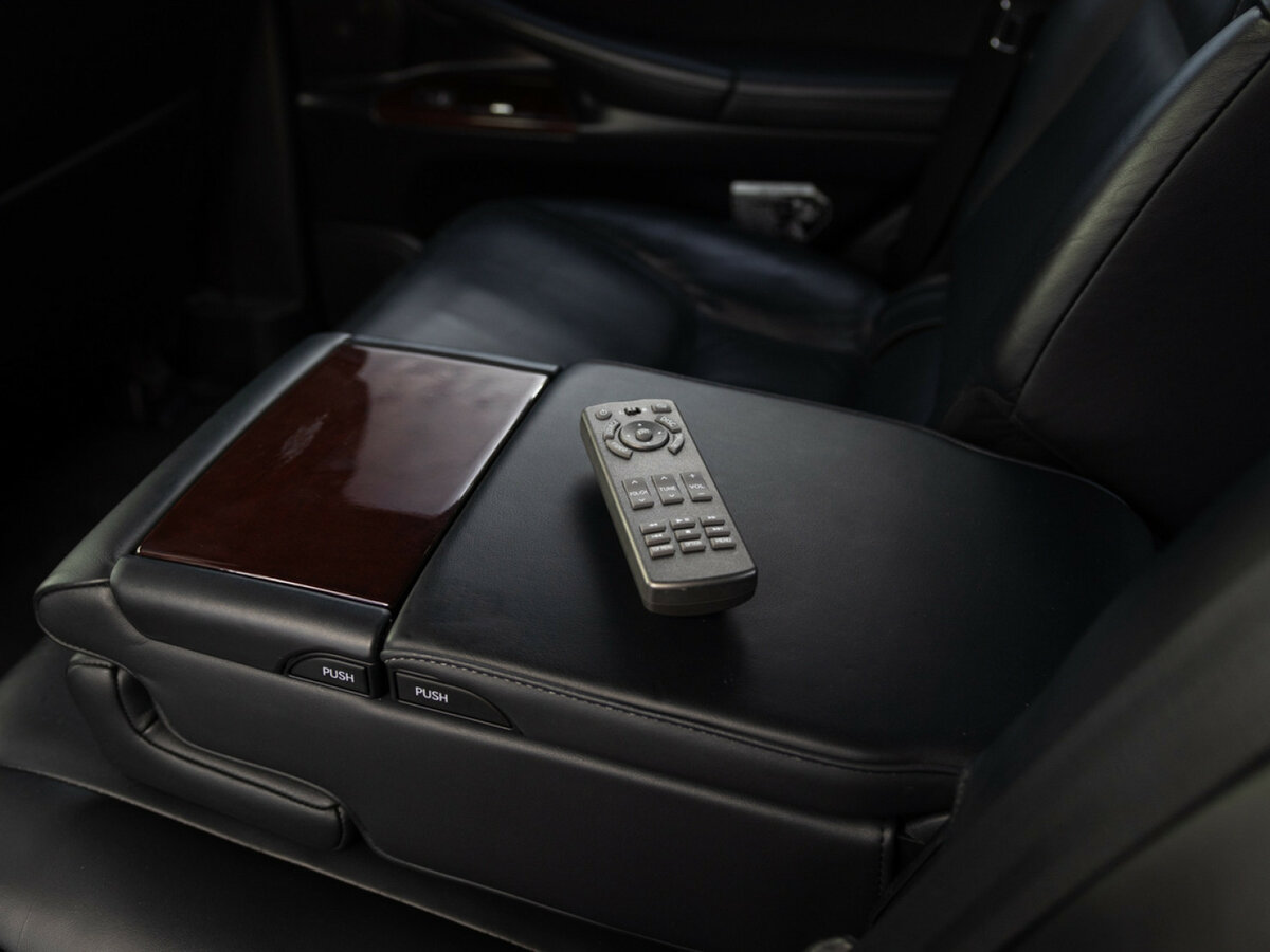 Lexus LX с пробегом — 2014 год. Фото: #16