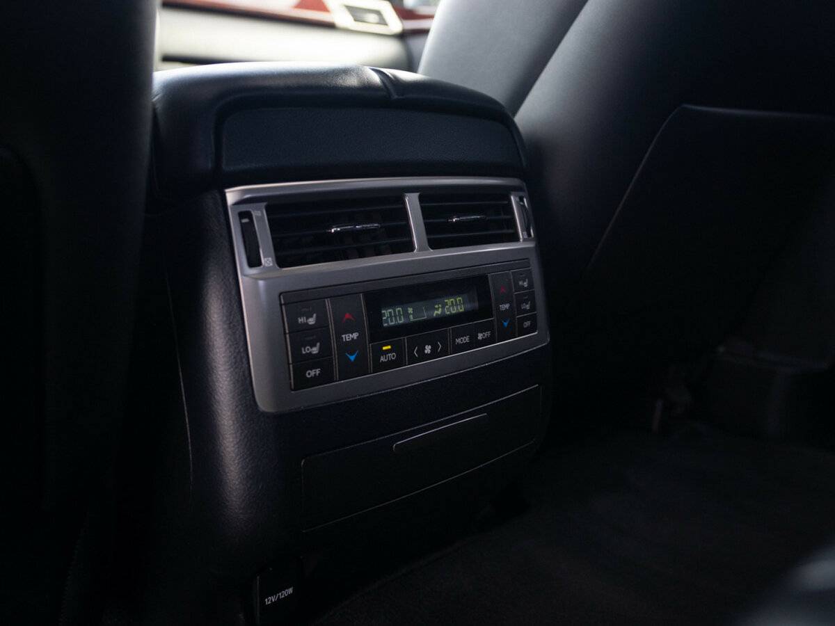 Lexus LX с пробегом — 2014 год. Фото: #17