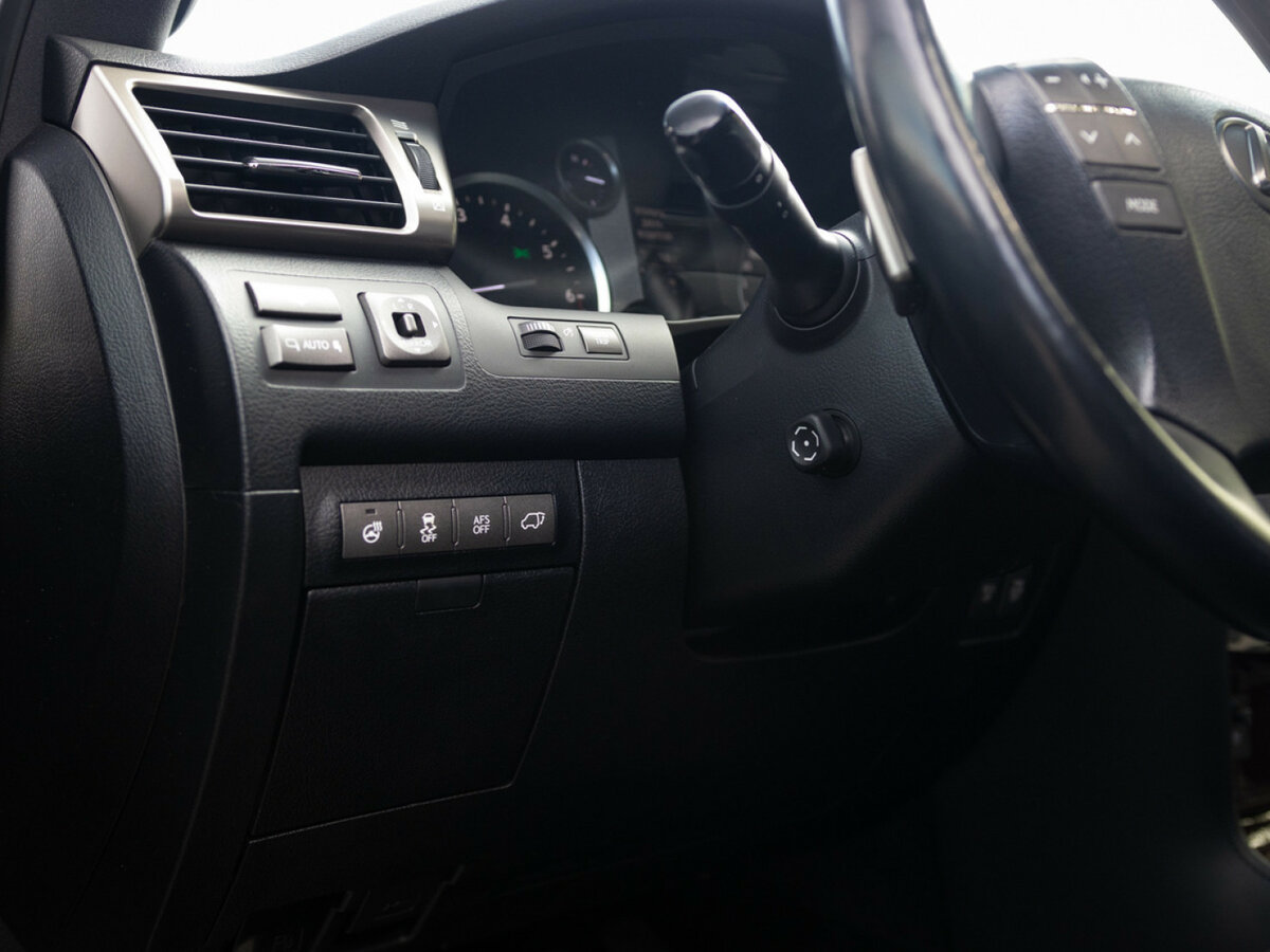Lexus LX с пробегом — 2014 год. Фото: #24