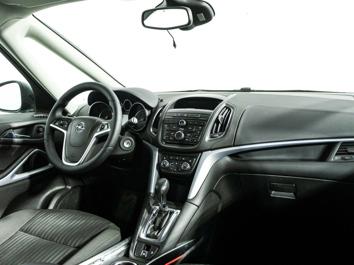 Opel Zafira с пробегом — 2013 год. Фото: #8