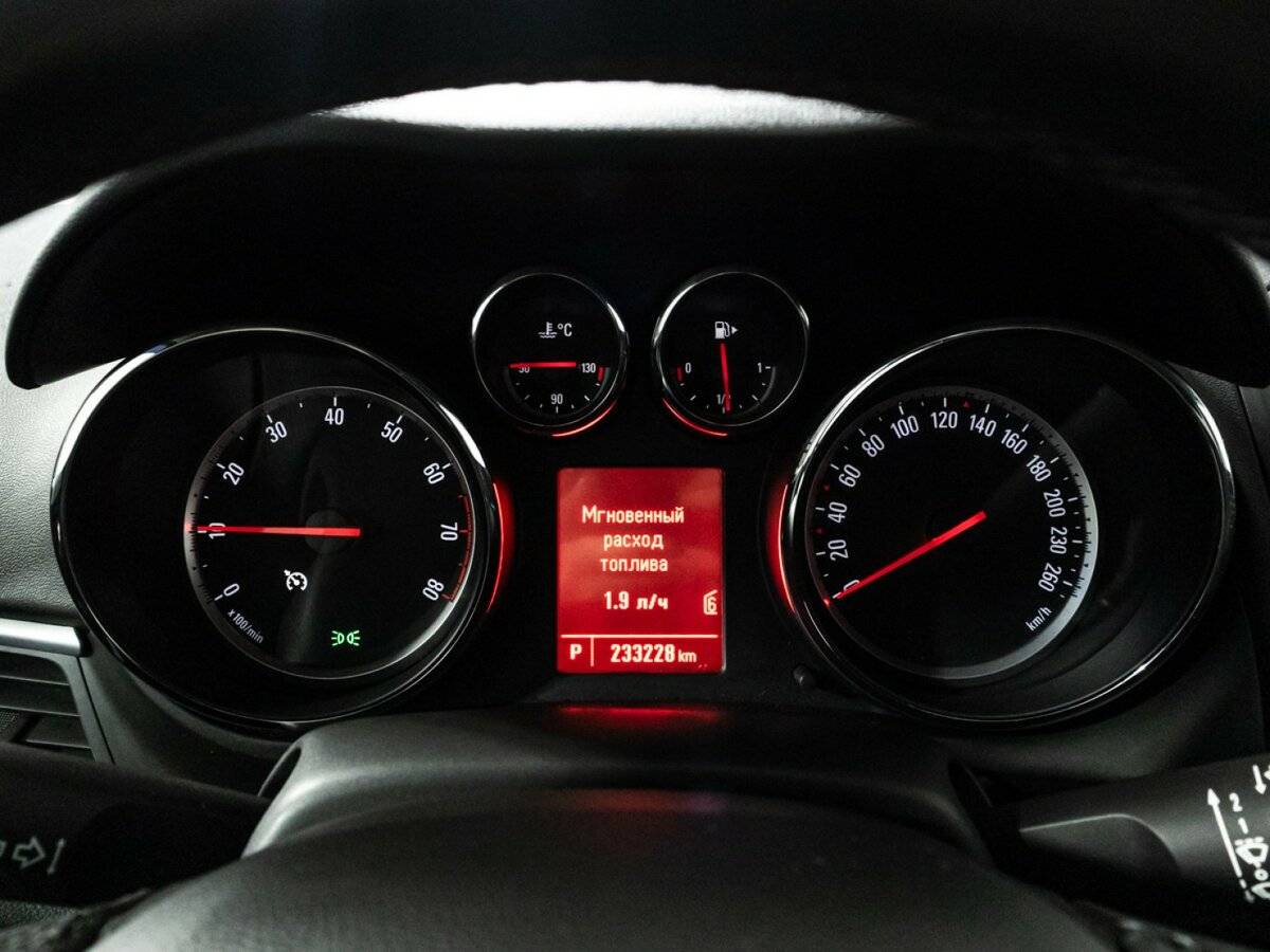 Opel Zafira с пробегом — 2013 год. Фото: #11