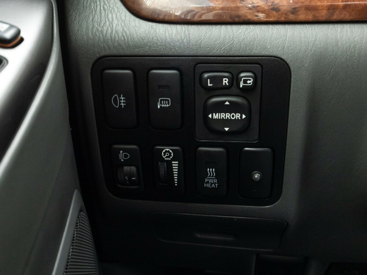 Toyota Land Cruiser Prado с пробегом — 2007 год. Фото: #17