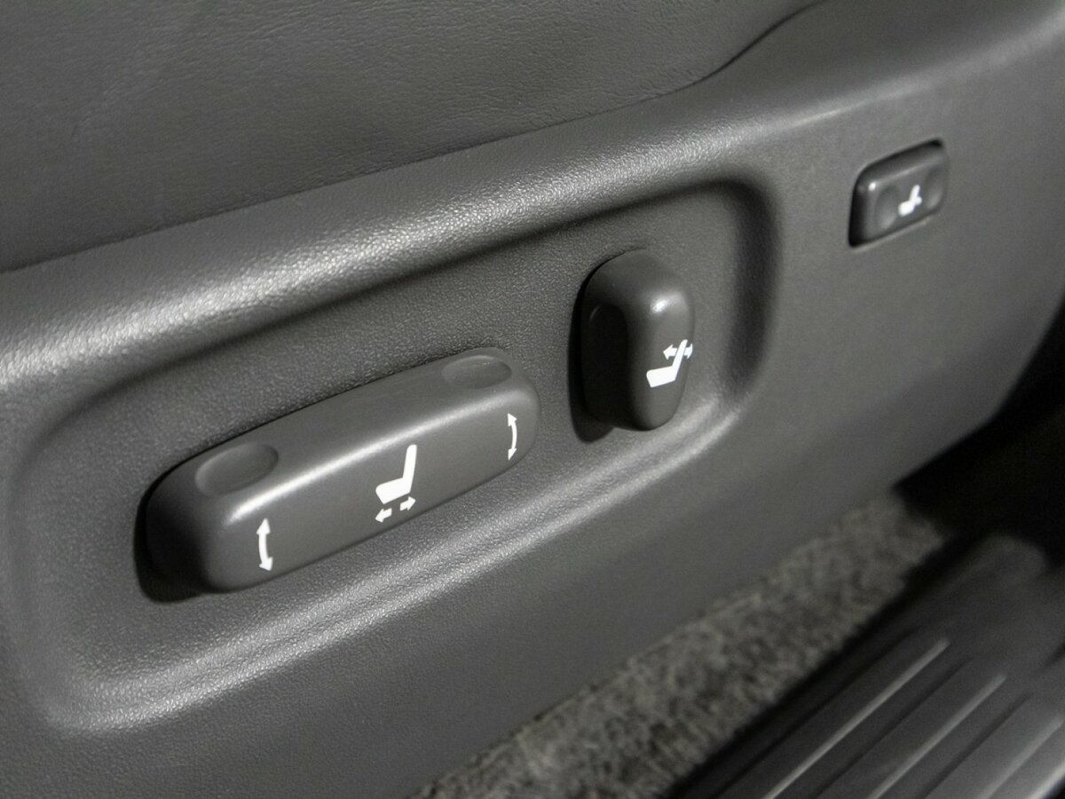 Toyota Land Cruiser Prado с пробегом — 2007 год. Фото: #18