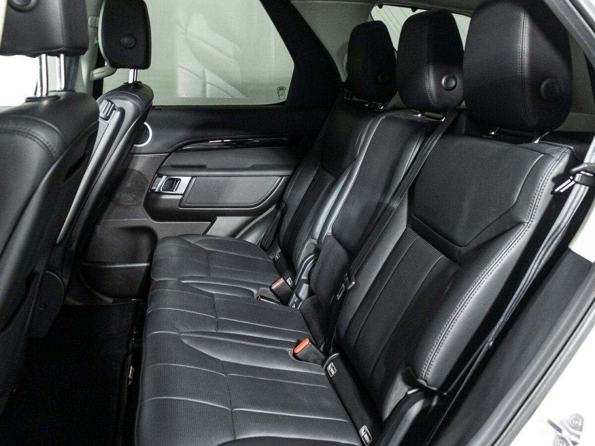 Land Rover Discovery с пробегом — 2017 год. Фото: #9
