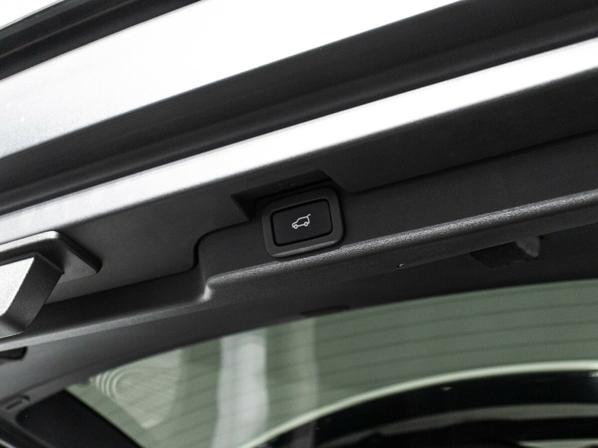 Land Rover Discovery с пробегом — 2017 год. Фото: #15