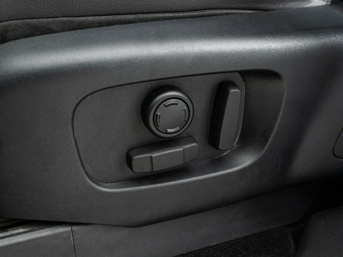 Land Rover Discovery с пробегом — 2017 год. Фото: #18