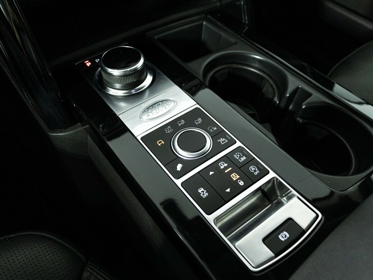 Land Rover Discovery с пробегом — 2017 год. Фото: #22