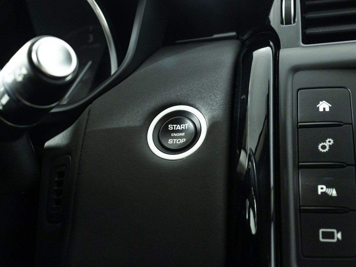 Land Rover Discovery с пробегом — 2017 год. Фото: #24