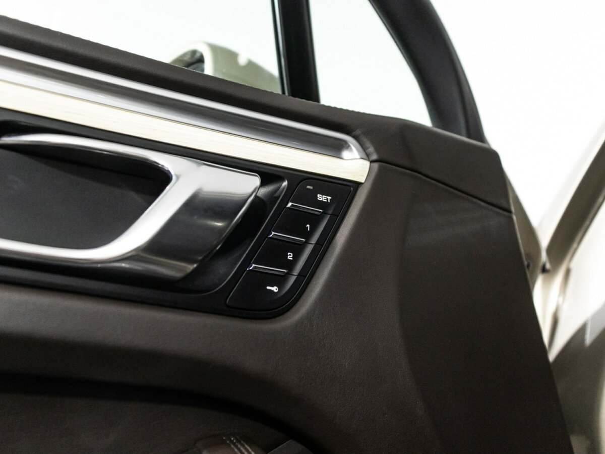 Porsche Macan с пробегом — 2016 год. Фото: #16