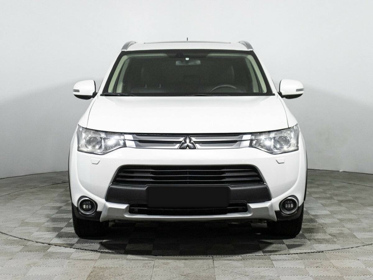Mitsubishi Outlander с пробегом — 2014 год. Фото: #1